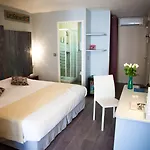 Logis Les Grenadines Готель