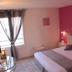 Logis Les Grenadines Готель 3*