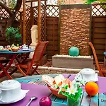 Готель Logis Les Grenadines 3*