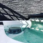 Logis Les Grenadines Готель