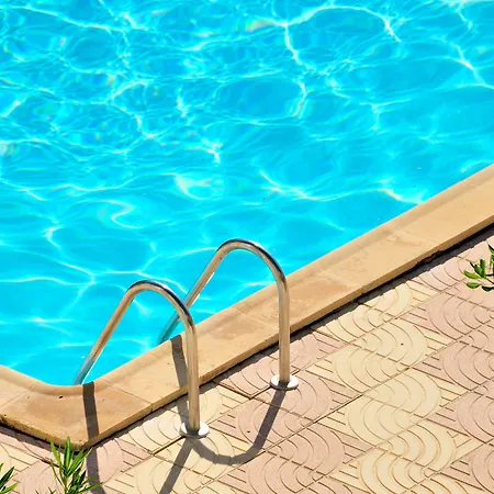 Les Grenadines Szálloda Agde