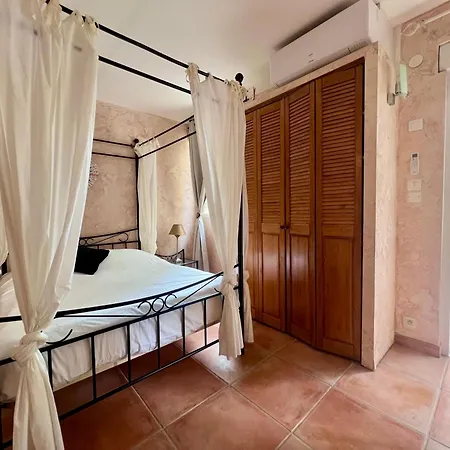 Готель Logis Les Grenadines