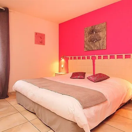 Logis Les Grenadines Hotel