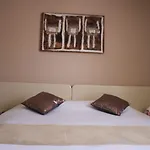Hotel Logis Les Grenadines 3*