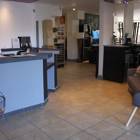 Logis Les Grenadines 3*