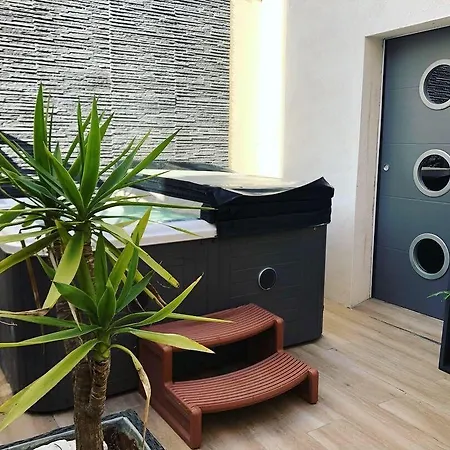 Готель Les Grenadines 3*