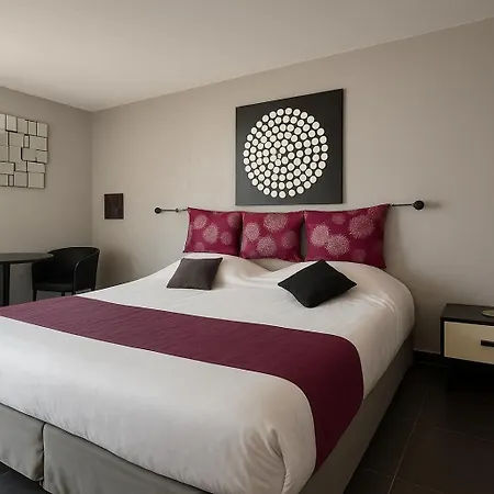 Logis Les Grenadines Hotel