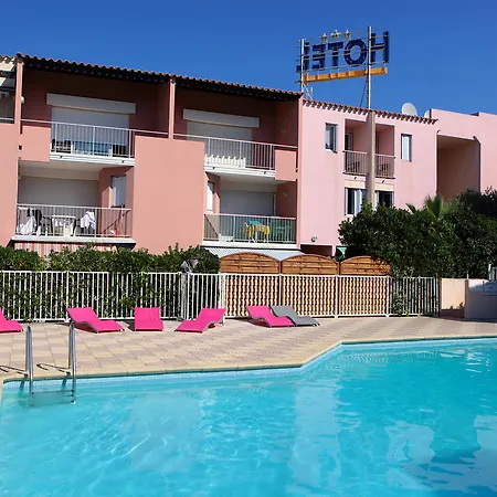 Logis Les Grenadines Готель 3*
