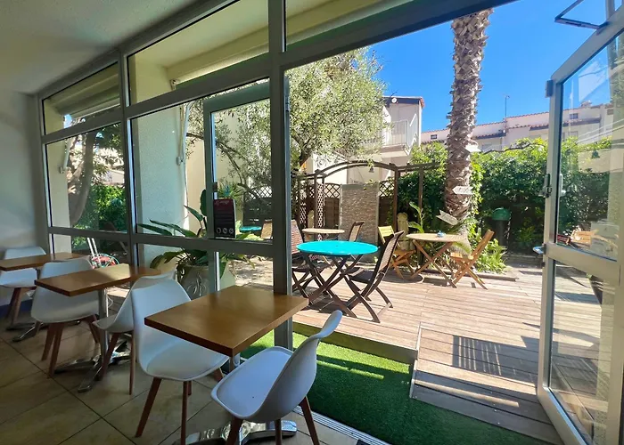 Logis Les Grenadines Hotel 3*