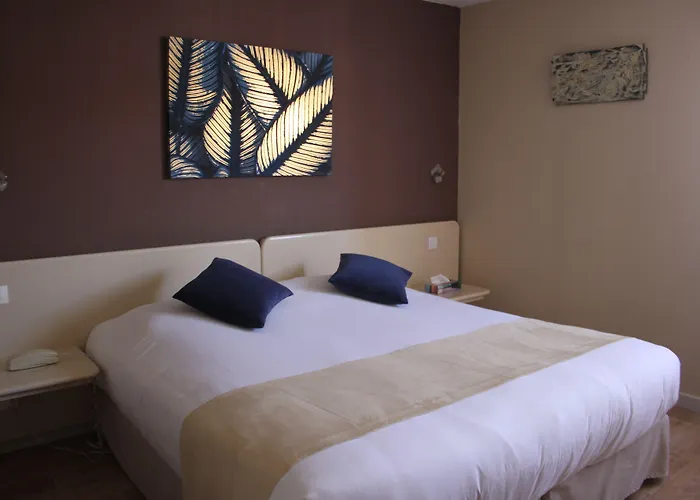 Logis Les Grenadines 3*