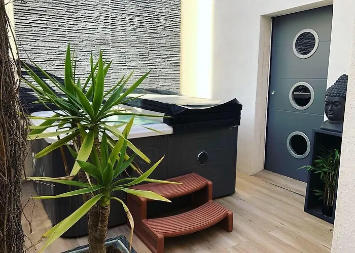 Hotel Logis Les Grenadines 3*