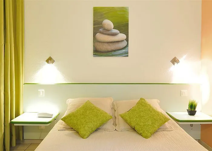 Logis Les Grenadines 3*